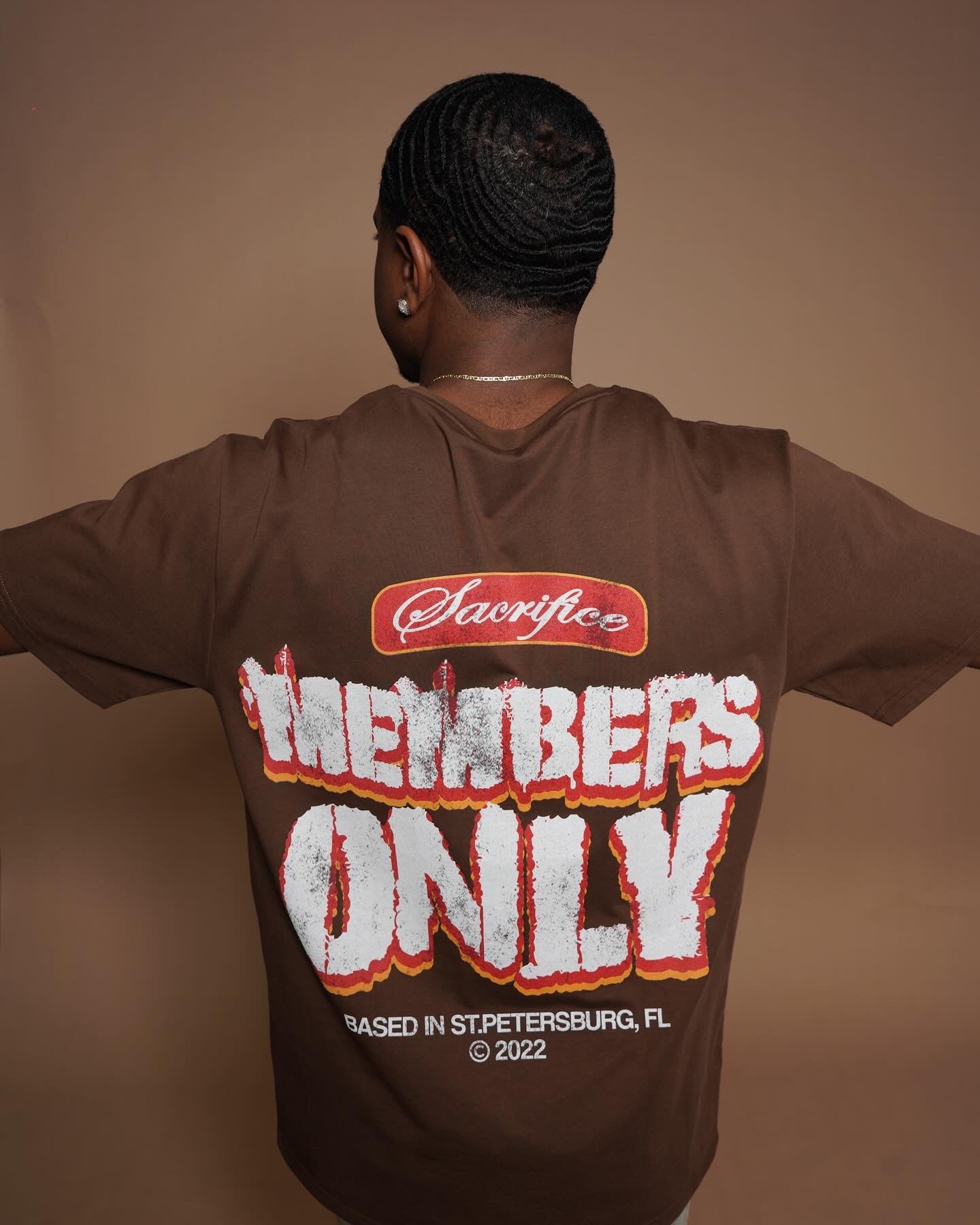 MEMBERS ONLY BROWN TEE